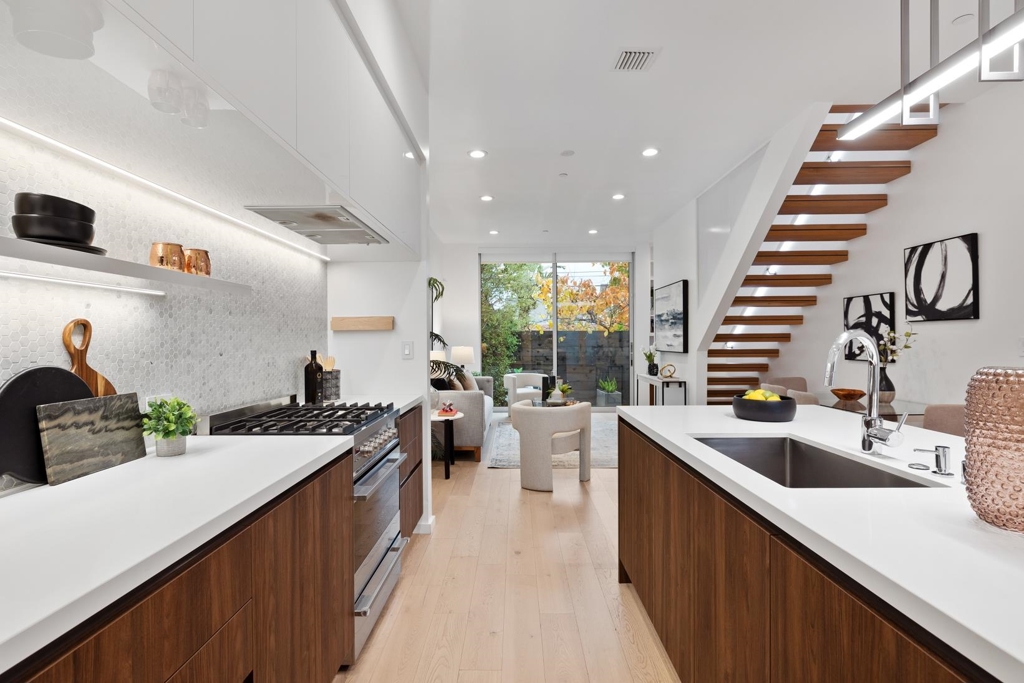 1034 1034 Grayson Street