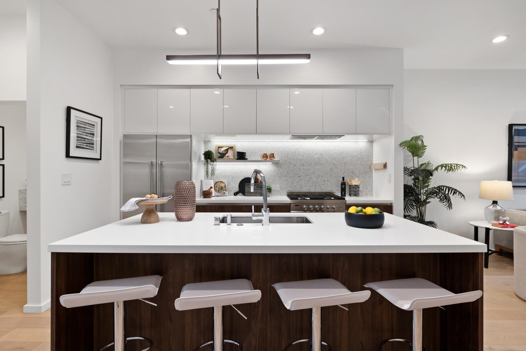 1034 1034 Grayson Street