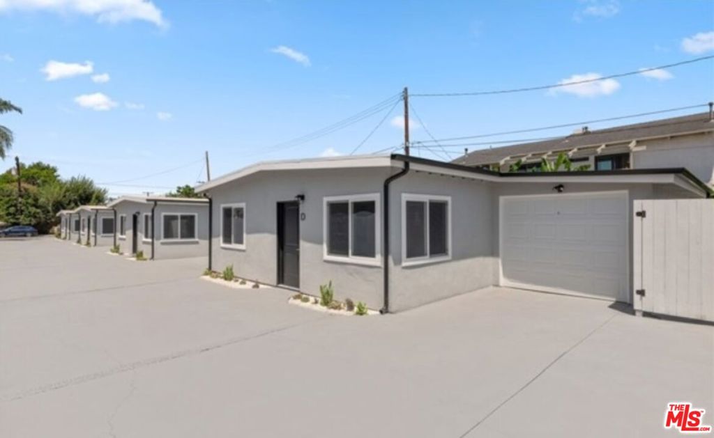 Welcome Home! Recently Remodeled Detached Small Home located is East Costa Mesa. Home features Laminates, newer Kitchen with Quartz Counter Tops, SS Sink and Appliances. Eat In Kitchen, Stack Washer and Dryer in Home. Recessed Lights. Backyard with Crush Granite and Foliage