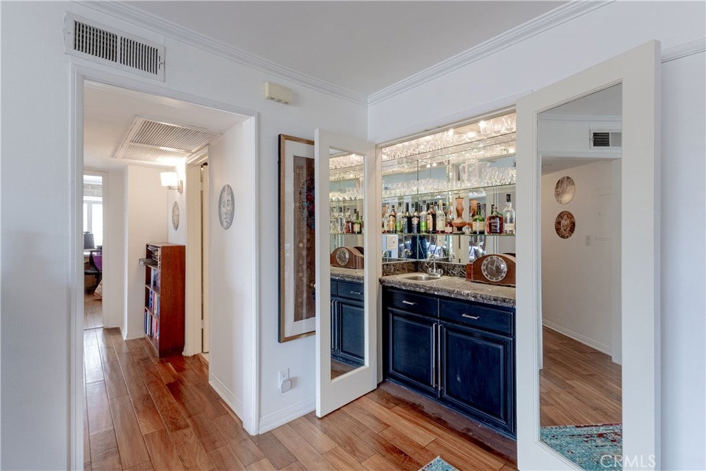 2260 N Cahuenga Boulevard 401