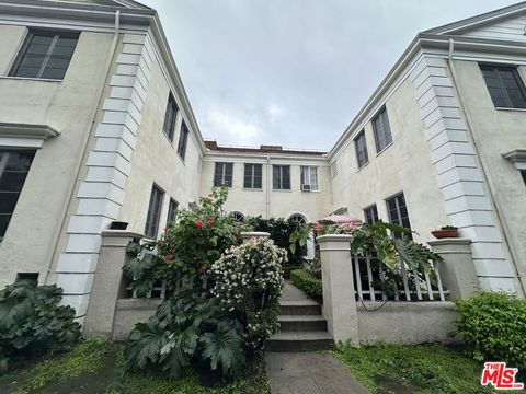 Photo of 5564 W 6th Street St #6, Los Angeles, CA 90036 (MLS # 26652823)