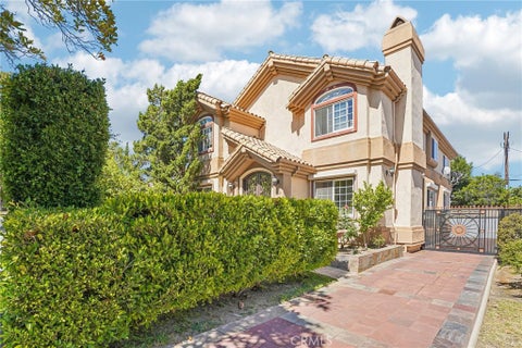 Photo of 1948 N Catalina Street, Los Angeles, CA 90027 (MLS # SR26127902)