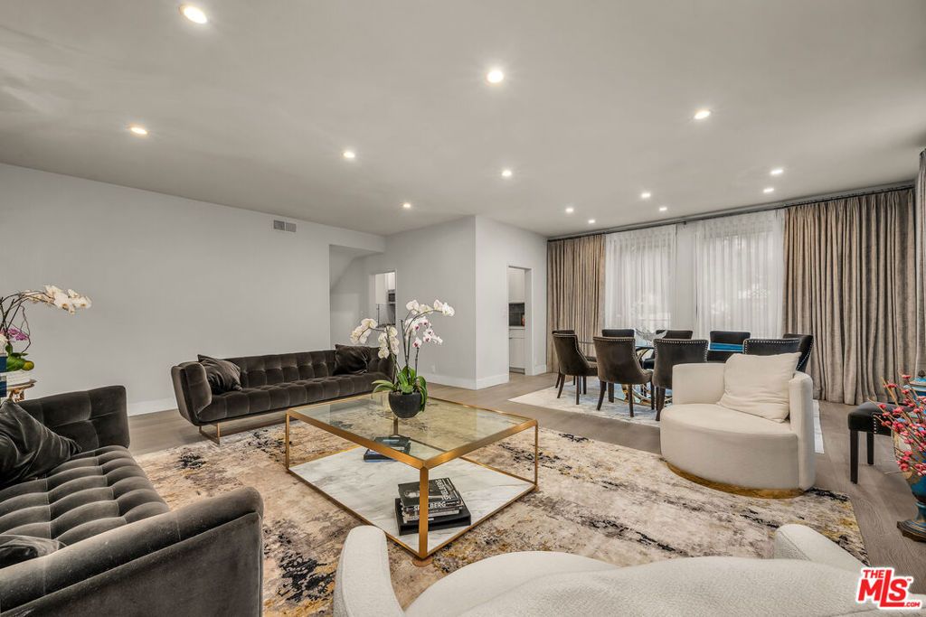 Photo of 438 N Palm Drive #1, Beverly Hills, CA 90210 (MLS # 25601485)