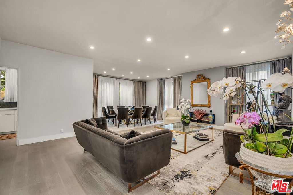 Photo of 438 N Palm Drive #1, Beverly Hills, CA 90210 (MLS # 25601485)