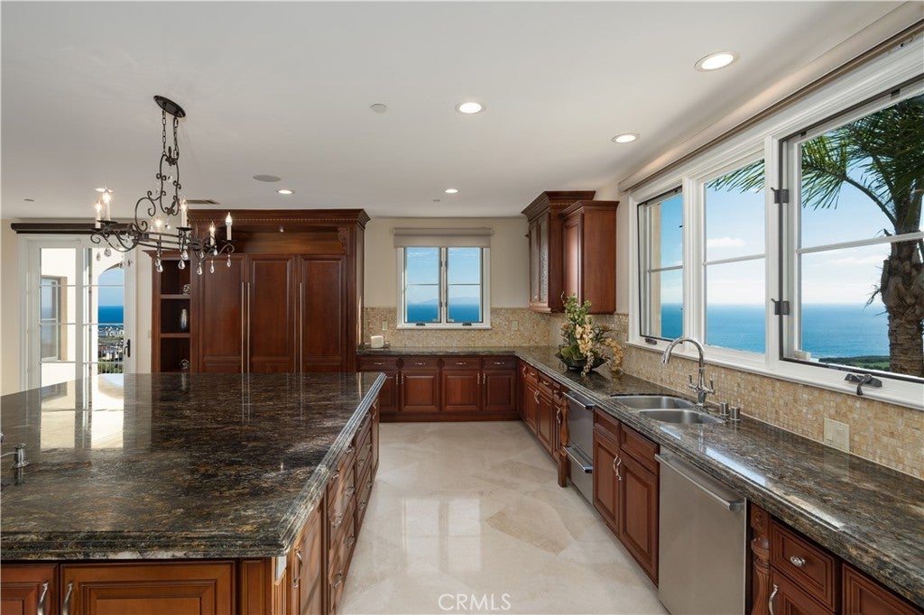 3231 Palos Verdes S