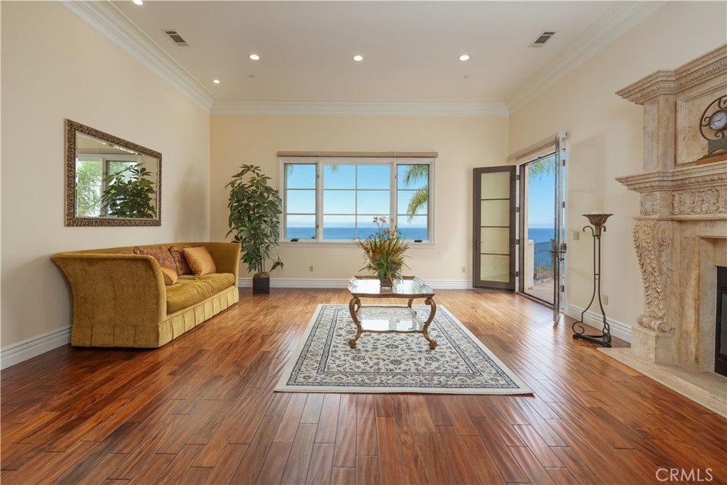 3231 Palos Verdes S