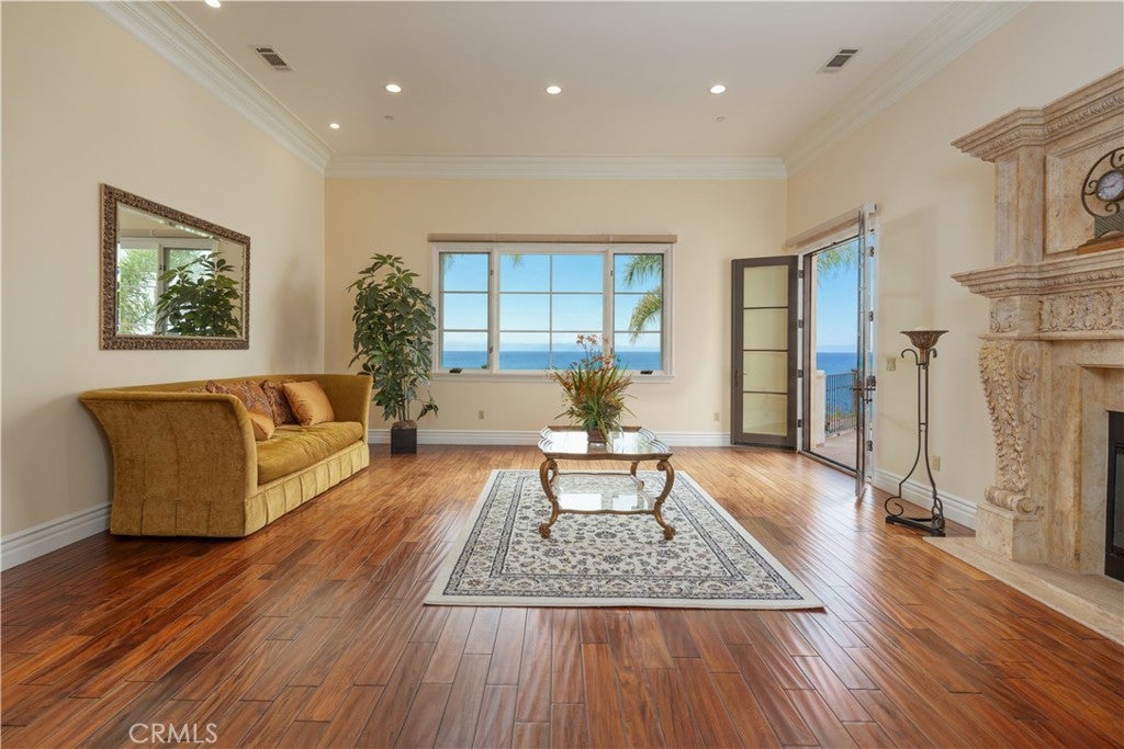 3231 Palos Verdes S