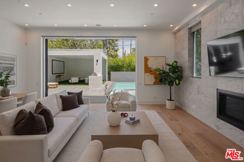 Photo of 436 Norwich Drive, West Hollywood, CA 90048 (MLS # 26102623)
