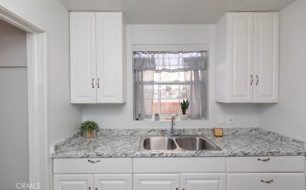 910 W Heather