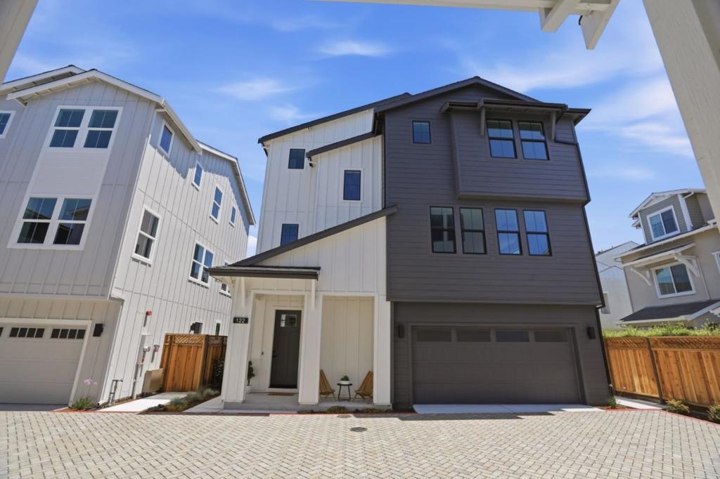 122 Sunnyside Court