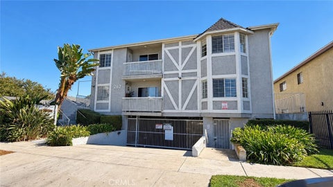 Photo of 262 W Valencia Avenue #D, Burbank, CA 91502 (MLS # BB26230685)