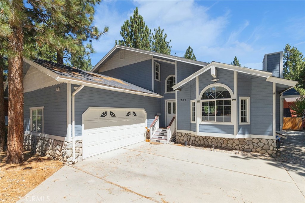 737 E Mountain View Boulevard