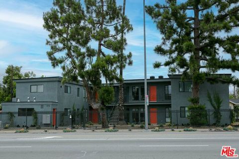 Photo of 2716 S La Brea Avenue, Los Angeles, CA 90016 (MLS # 26660369)