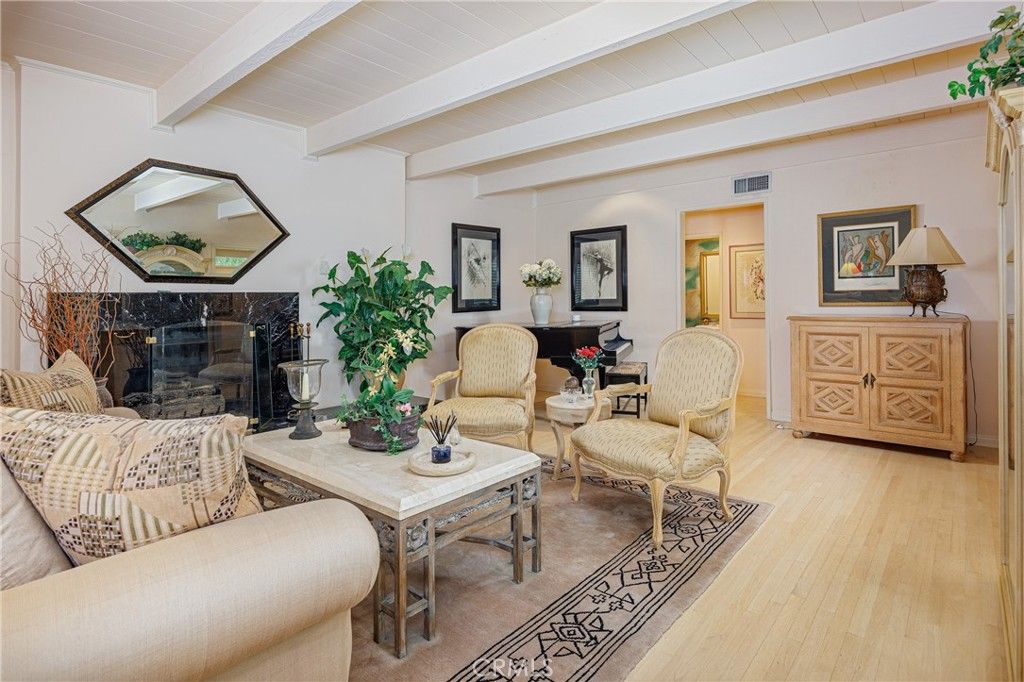 Photo of 2072 Coldwater Canyon, Beverly Hills, CA 90210 (MLS # OC25266534)