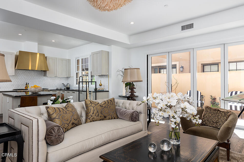 378 W Green Street 123
