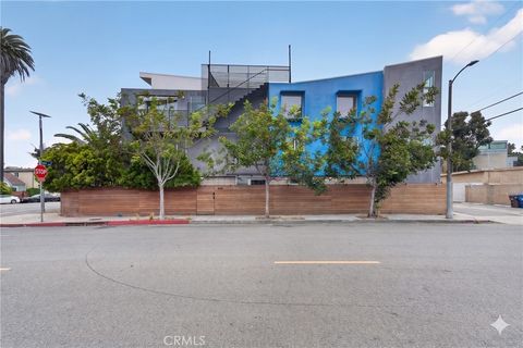 Photo of 404 Grand BLVD, Venice, CA 90291 (MLS # OC26100143)