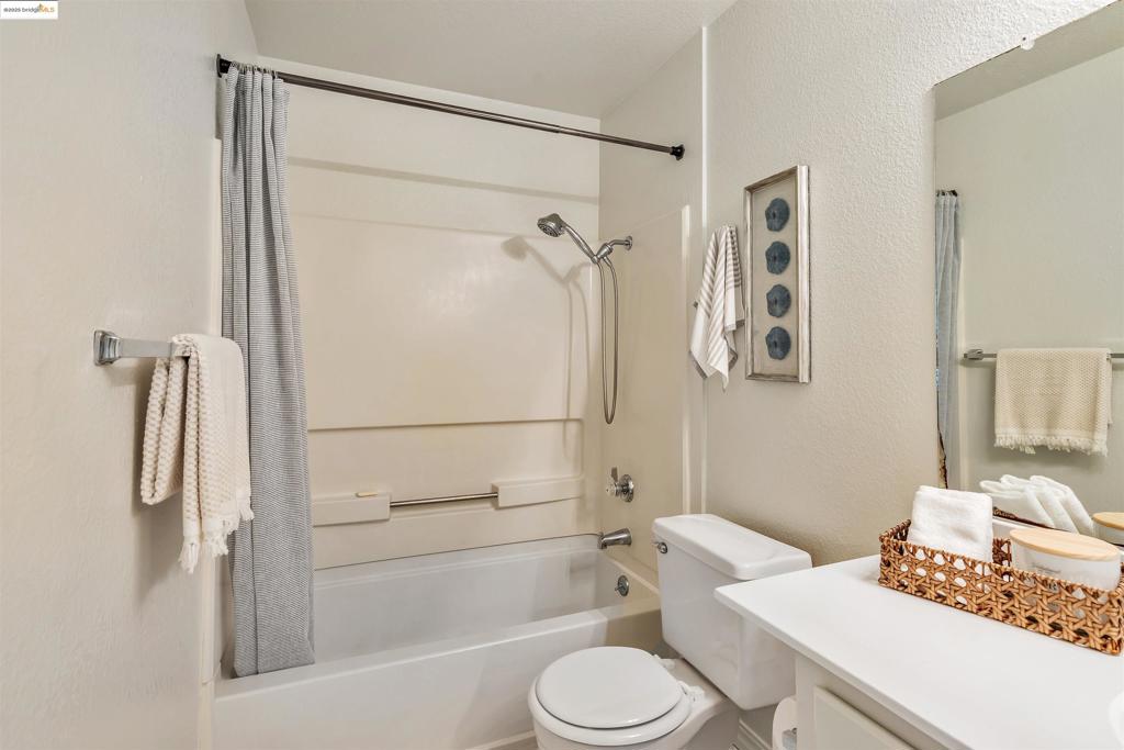 BRIDGEPORT - Residential
