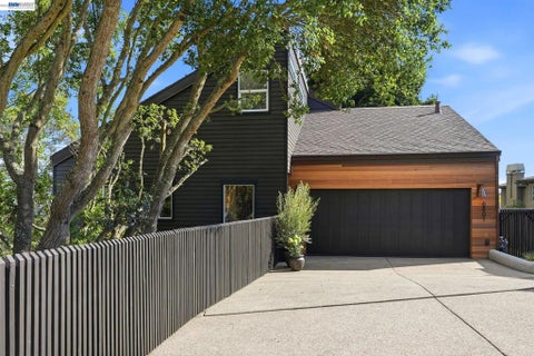 Photo of 6801 Buckingham Blvd BLVD, Berkeley, CA 94705 (MLS # 41147024)