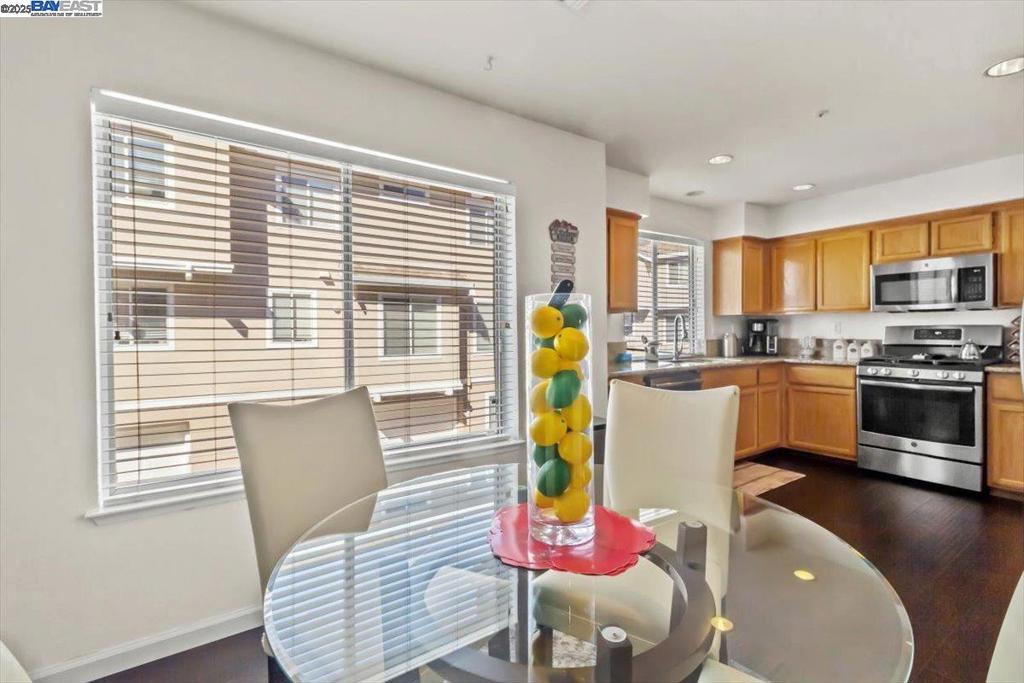 SHADOWHAWK - Residential Lease