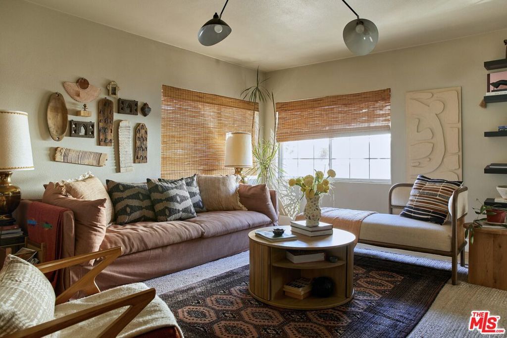 Photo of 1300 S Lake Street, Burbank, CA 91502 (MLS # 25612599)