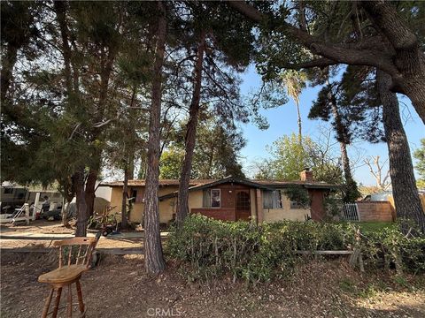 Photo of 5209 La Madera, El Monte, CA 91732 (MLS # CV25252075)