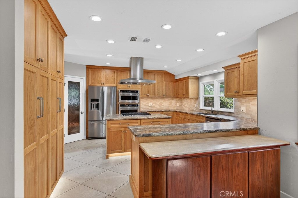 Photo of 1120 W Crescent Ave, Redlands, CA 92373 (MLS # IG26083763)