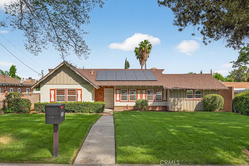 Photo of 1120 W Crescent Ave, Redlands, CA 92373 (MLS # IG26083763)