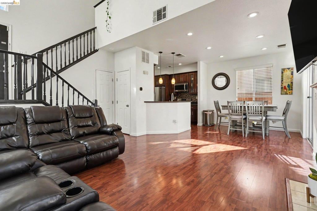 5333 Woodside Way