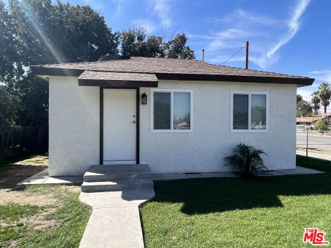 Photo of 831 L Street, Bakersfield, CA 93304 (MLS # 26997721)
