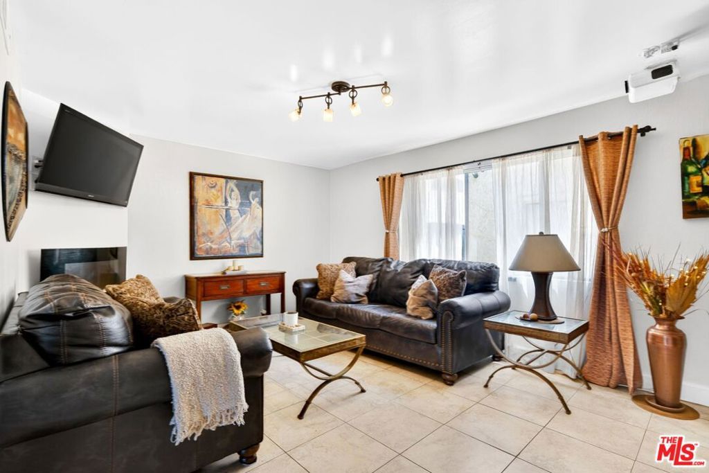 Photo of 10817 Whipple Street #6, Toluca Lake, CA 91602 (MLS # 26696827)