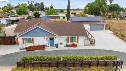 Photo of 700 Brownstone RD RD, Oakley, CA 94561 (MLS # 41136137)