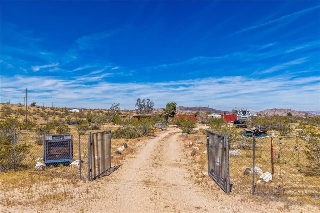 Photo of 1022 Chuckawalla Road, Landers, CA 92285 (MLS # JT26066683)