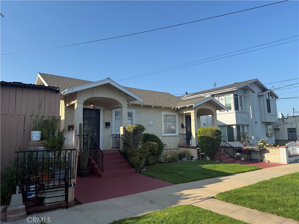 Perfect for Owner User. OWNERS WILL CONSIDER PAYMENT FOR VACATING A UNIT FOR OWNER OCCUPANCY. Well maintained classic 1920s large one bedroom one bath duplex in a nice rental area of San Pedro. Property has separate yards for each unit with four detached garages in the rear. Ideal starter investment property or opportunity to live in one and rent the other to help with the payment. Garages atr rented for additional income. Los Angeles City is currently promoting streamlined permits for conversion of the 4 garages to an additional (ADU)Auxiliary Dwelling Unit. See LA City Planning Department for further details