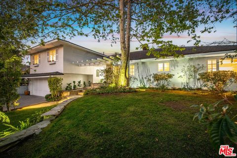 Photo of 3420 Wrightview Drive, Studio City, CA 91604 (MLS # 26838587)