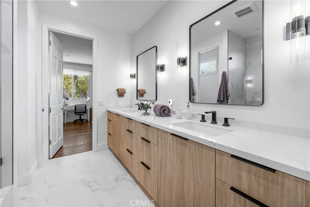 Calabasas, California 91302, United States, 5 Bedrooms Bedrooms, ,5 BathroomsBathrooms,Residential,Active,241672