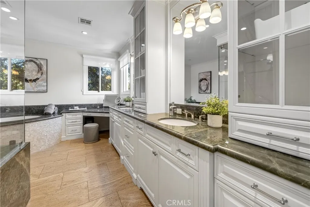 Calabasas, California 91302, United States, 5 Bedrooms Bedrooms, ,5 BathroomsBathrooms,Residential,Active,241672