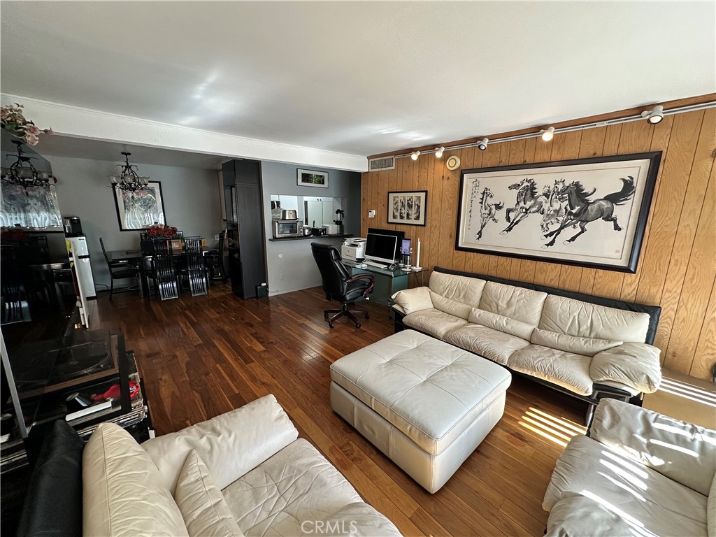 5460 White Oak Ave C106