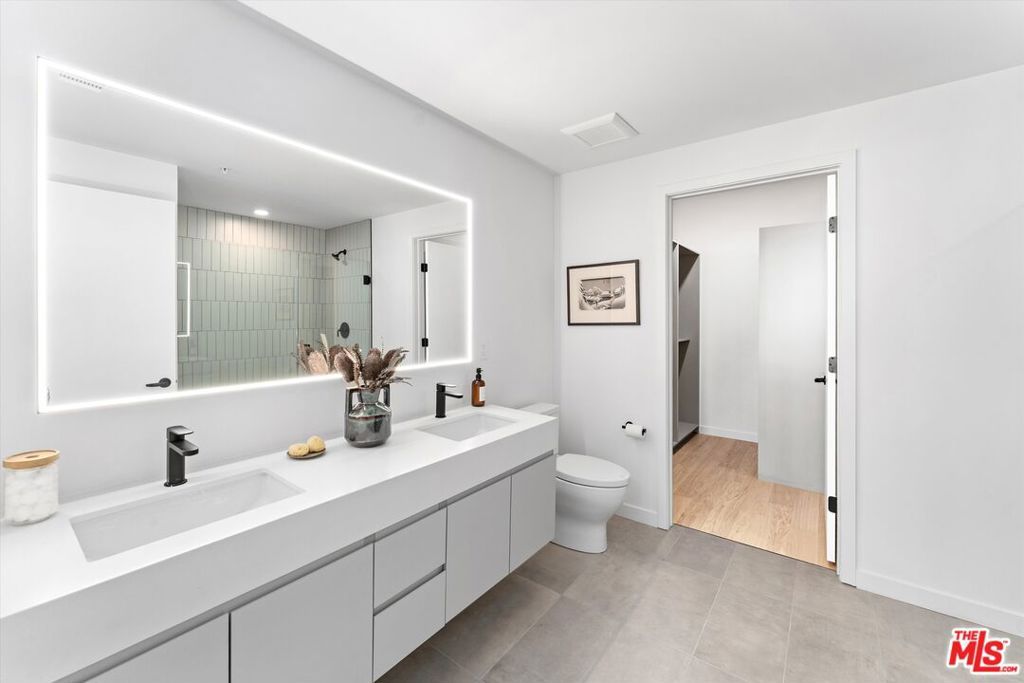 listing image 130724060824533500772