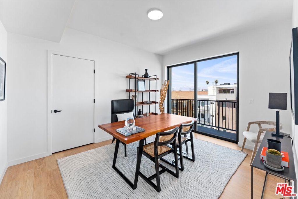 listing image 130725304499497840820