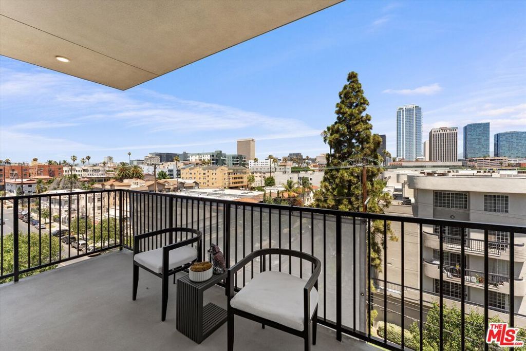 listing image 130726515958622056934