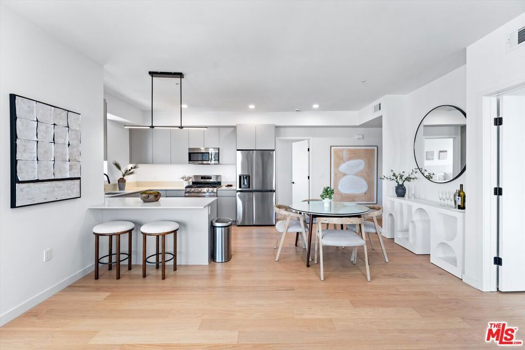 listing image 130720017676113658874