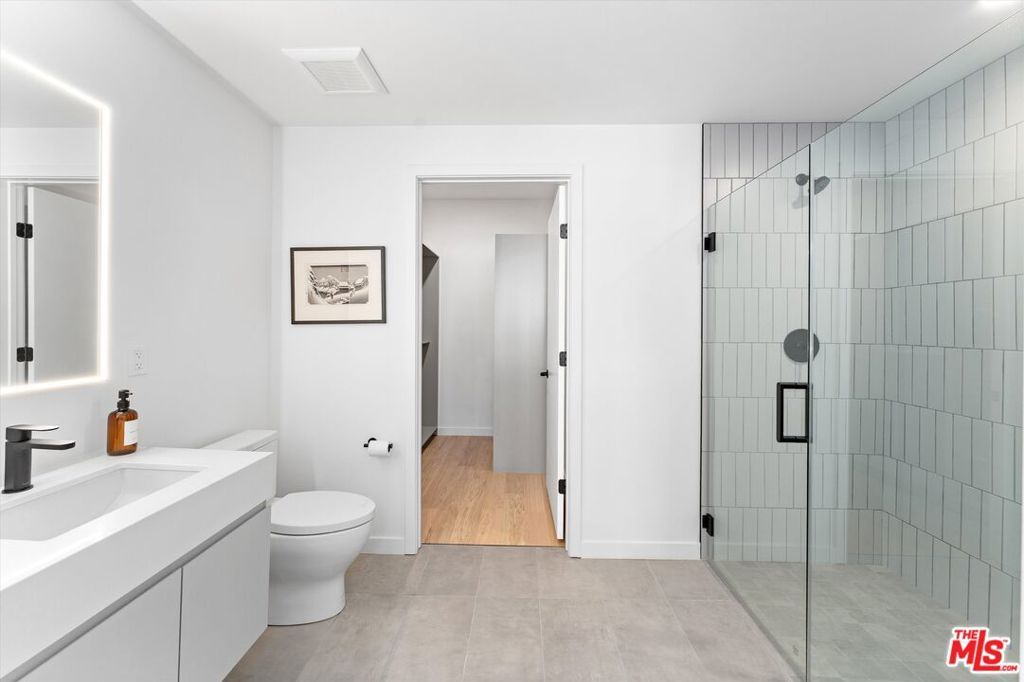 listing image 130728062085418897016