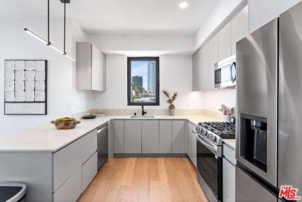 listing image 130725133256340300091