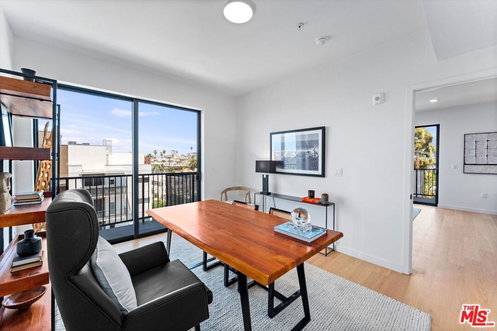 listing image 130723355654718152548