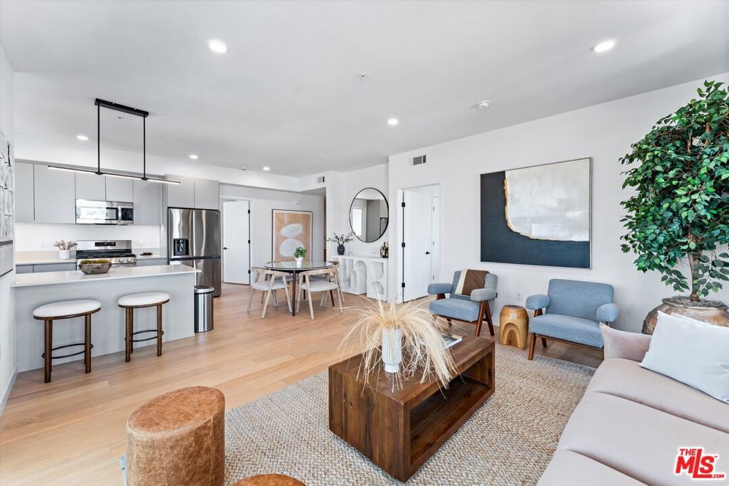 listing image 130728489971226773709