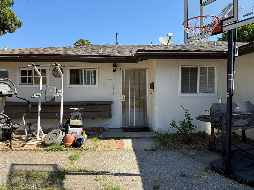 THIS FIXER-UPPER IS LOCATED IN A DESIRABLE NORTHRIDGE NEIGHBORHOOD, OFFERING GREAT POTENTIAL FOR IMPROVEMENT AND INVESTMENT. THE DEEP 7547 SQ FT LOT PROVIDES AN EXCELLENT OPPORTUNITY TO BUILD AN ADU. CONVENIENTLY SITUATED NEAR AN ELEMENTARY SCHOOL, CSUN, GROCERY STORES, RESTAURANTS, AND SHOPPING PLAZAS. WHETHER YOU ARE LOOKING TO BUILD YOUR DREAM HOME OR CREATE AN INCOME-GENERATING PROPERTY, THIS IS A FANTASTIC OPPORTUNITY YOU DON'T WANT TO MISS.
