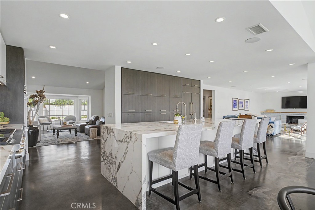 6722 Gate Hill
