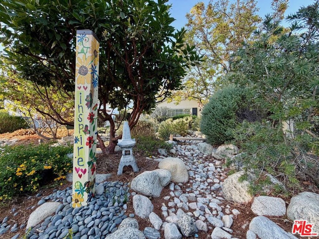 Photo of 13957 Chandler Boulevard, Sherman Oaks, CA 91401 (MLS # 25617695)