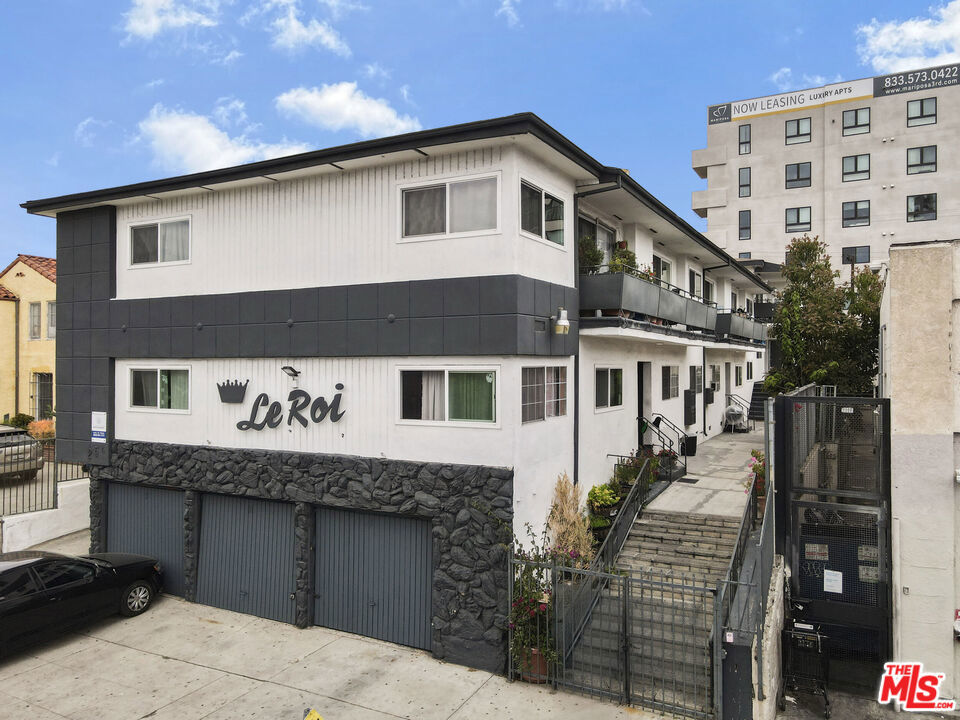 Property Highlights: 6 units renovated with high-end finishes. 40% upside in rental income. Renovated units achieving market making rents. Building updated with new plumbing, electrical system & double pain windows. Walkable to many amenities on 3rd & 6th Streets. "Walkers Paradise" score of 92 on Walkscore.com