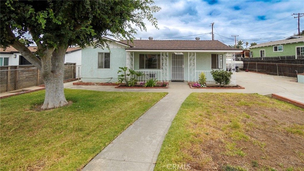 907 E Francis